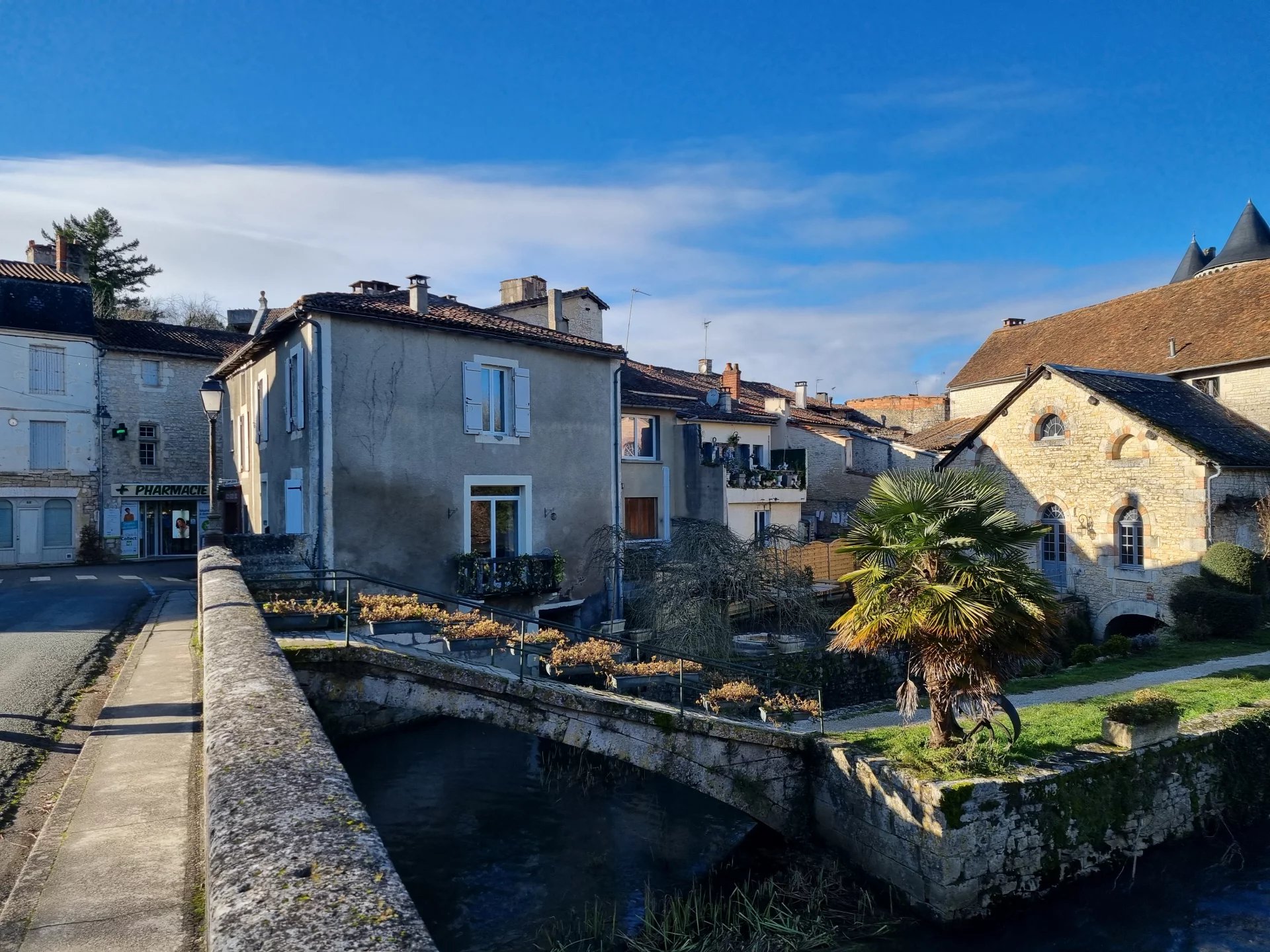 House in Verteuil-sur-Charente - view 1