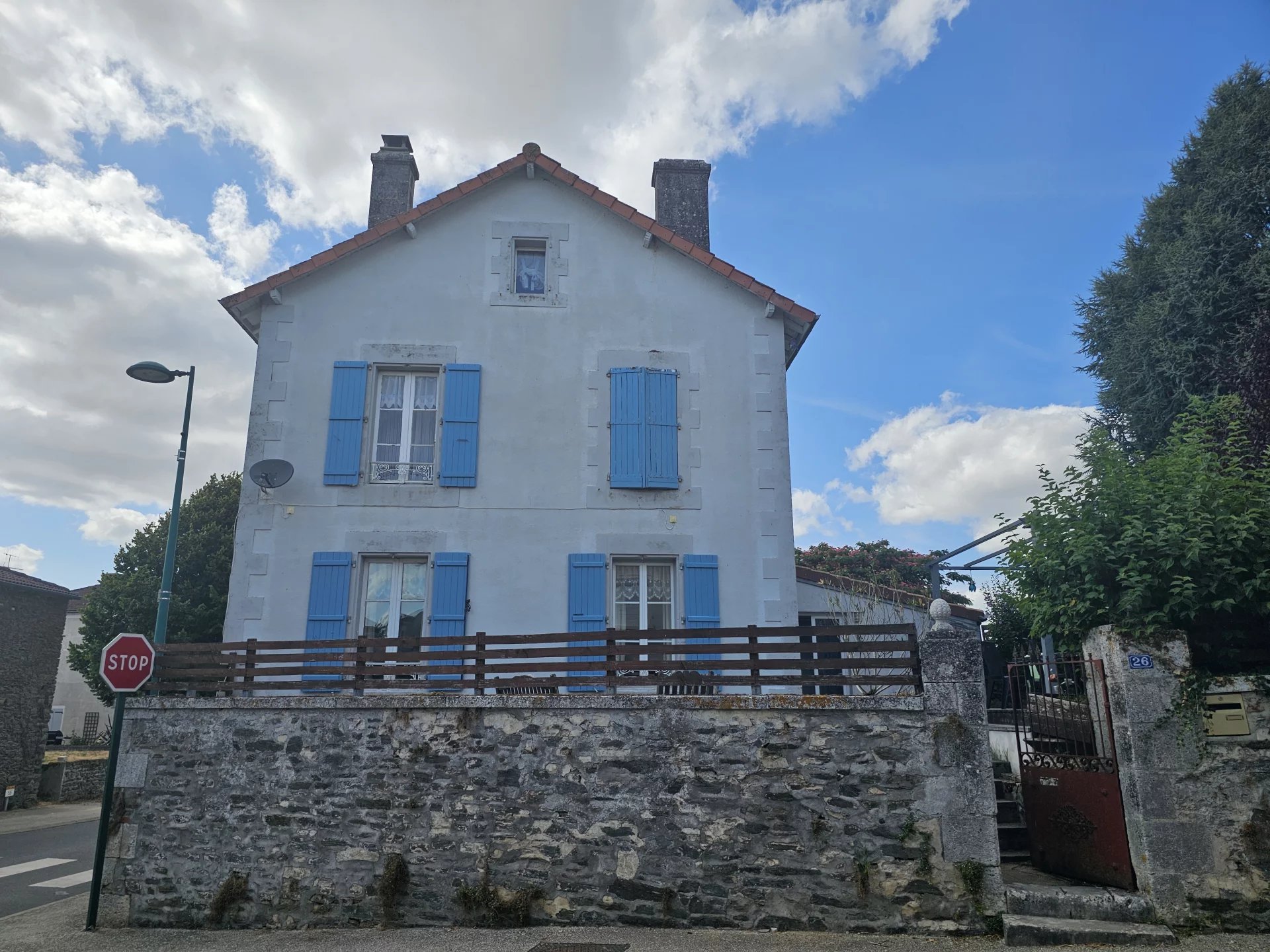 House in Montemboeuf - view 1