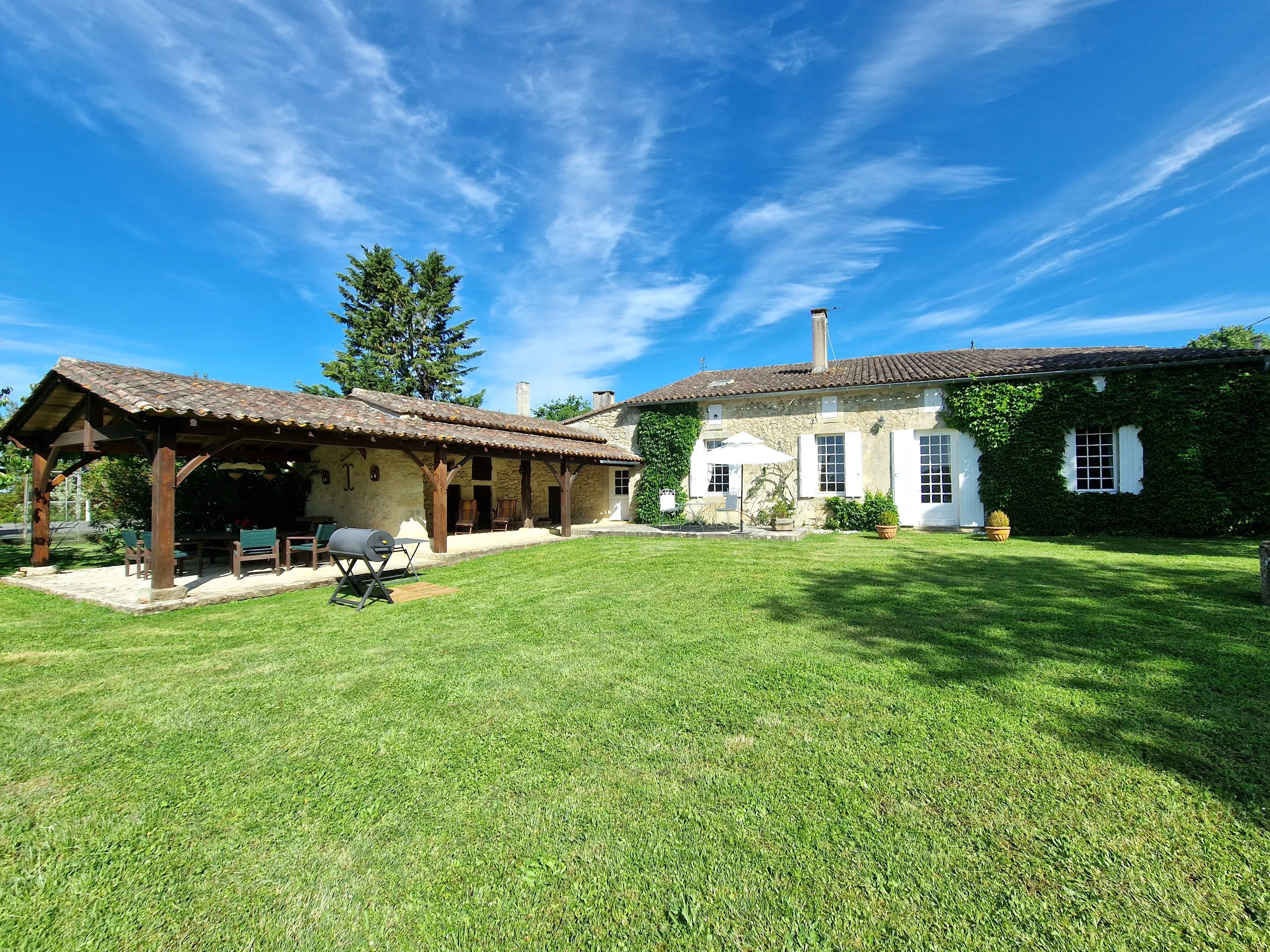 House in Blasimon - view 1