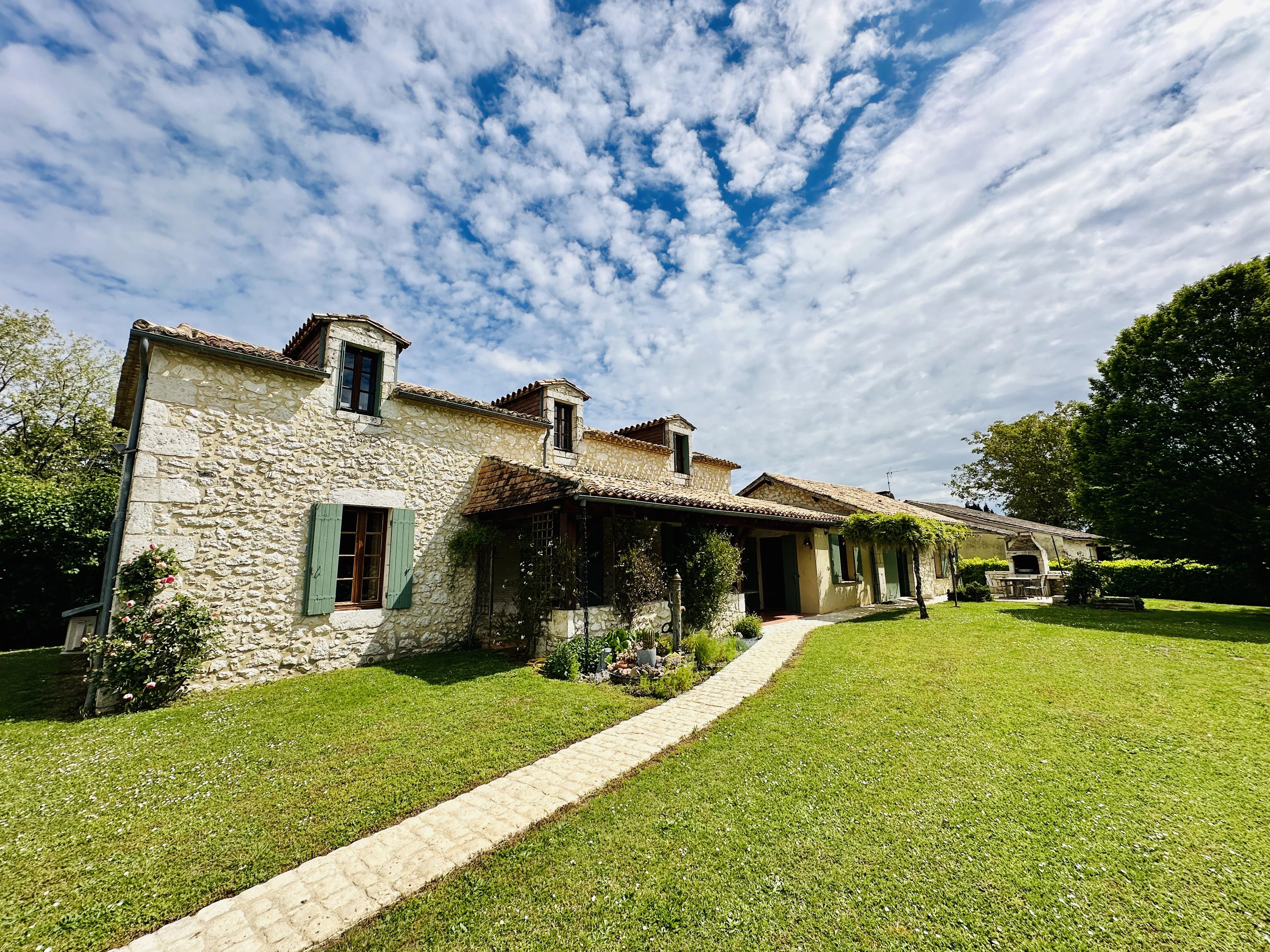 House in Serres-et-Montguyard - view 1