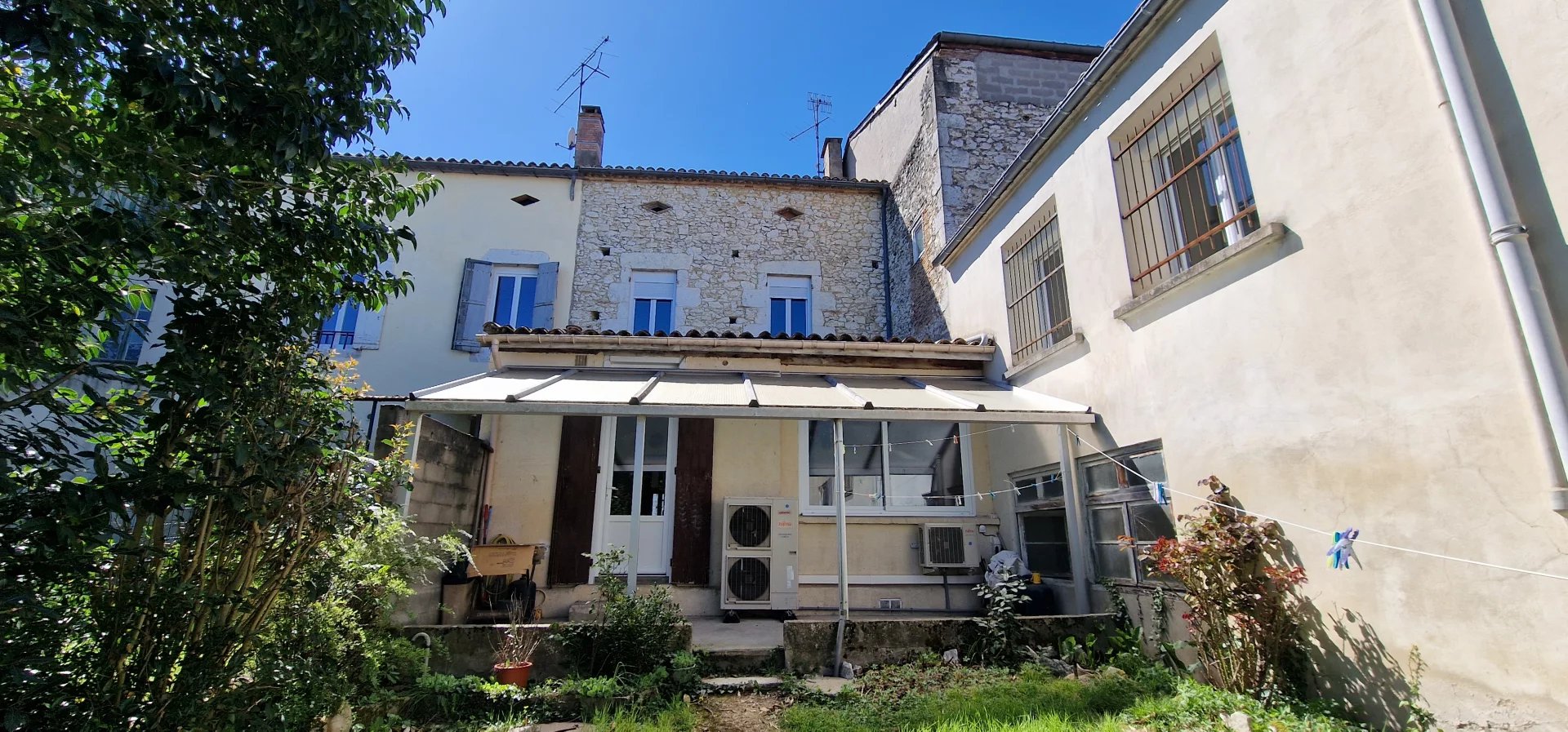 House in Castillonnes - view 1