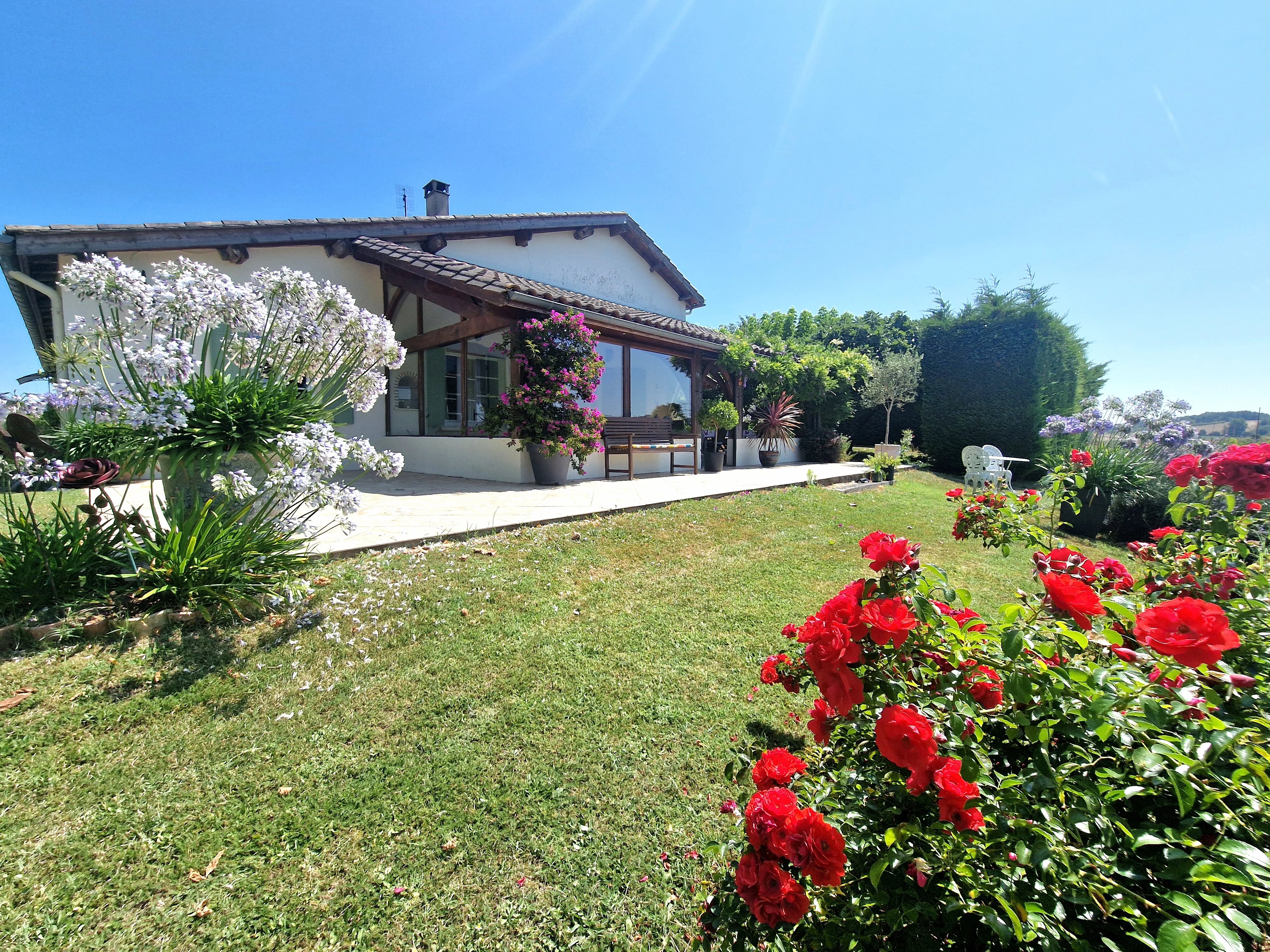 House in Duras - view 1