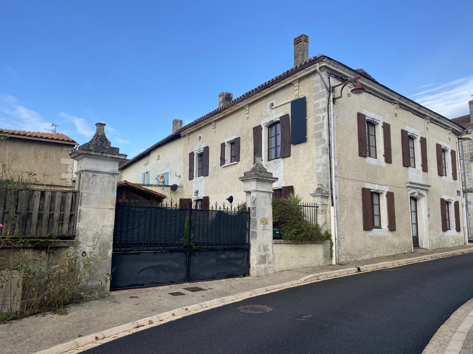 House in Saint-Severin - view 1