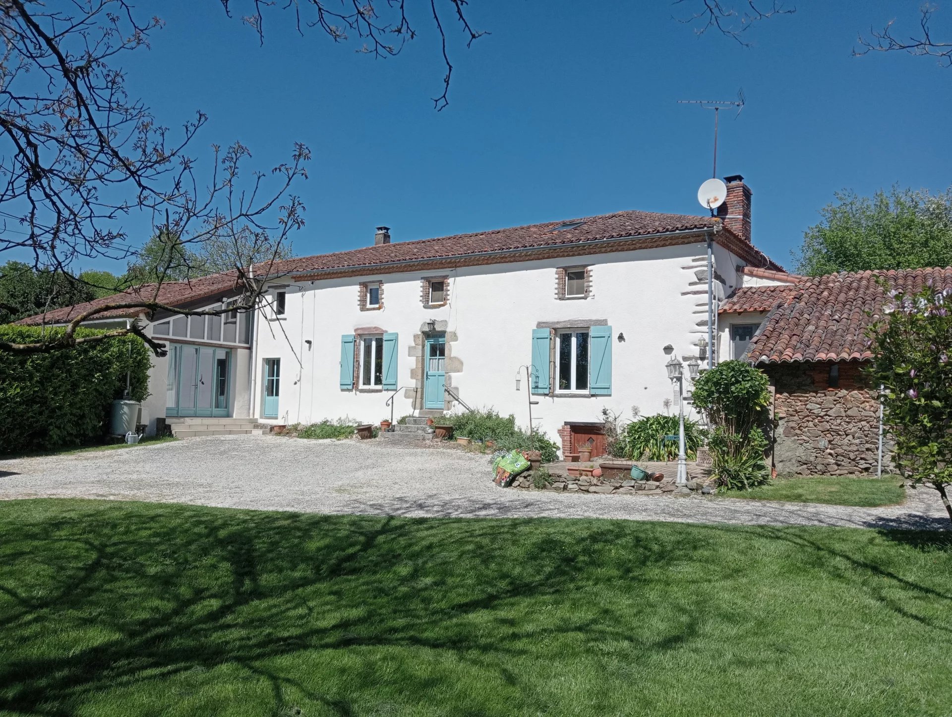 House in Saint-Paul-en-Gatine - view 1