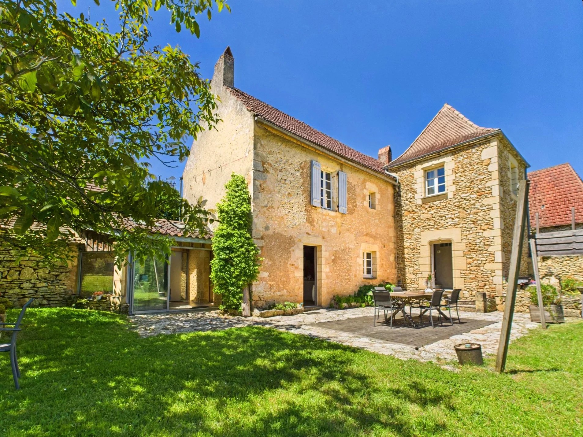 House in Saint-Cyprien - view 1