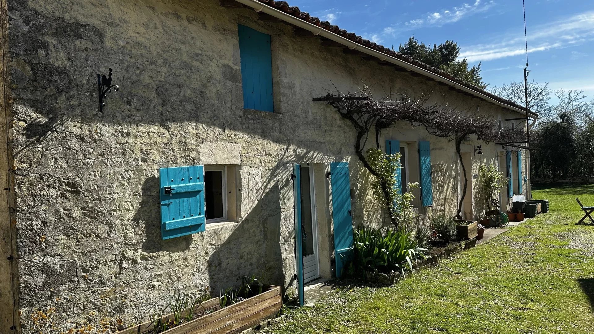 House in Theil-Rabier - view 1