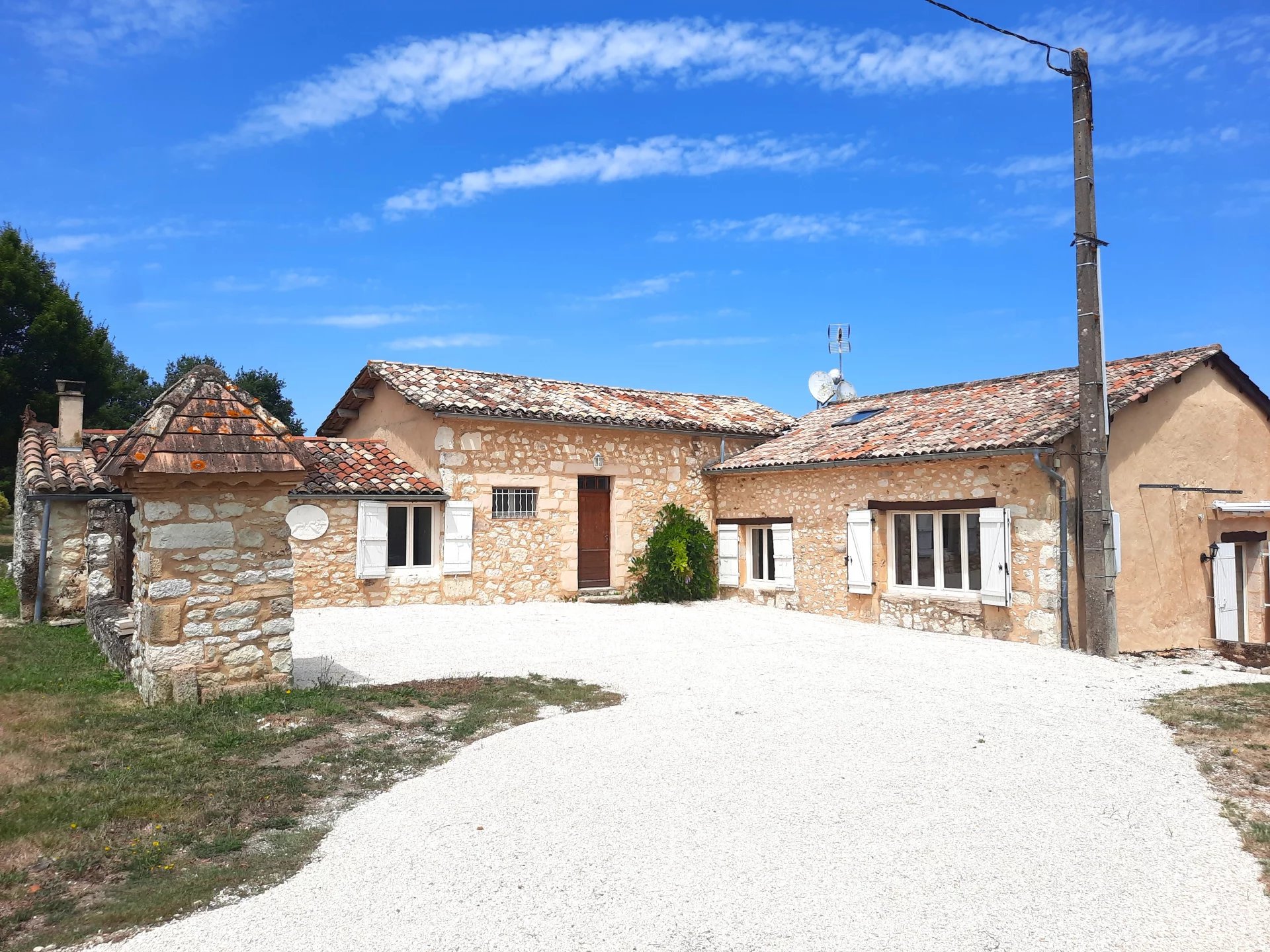House in Monflanquin - view 1