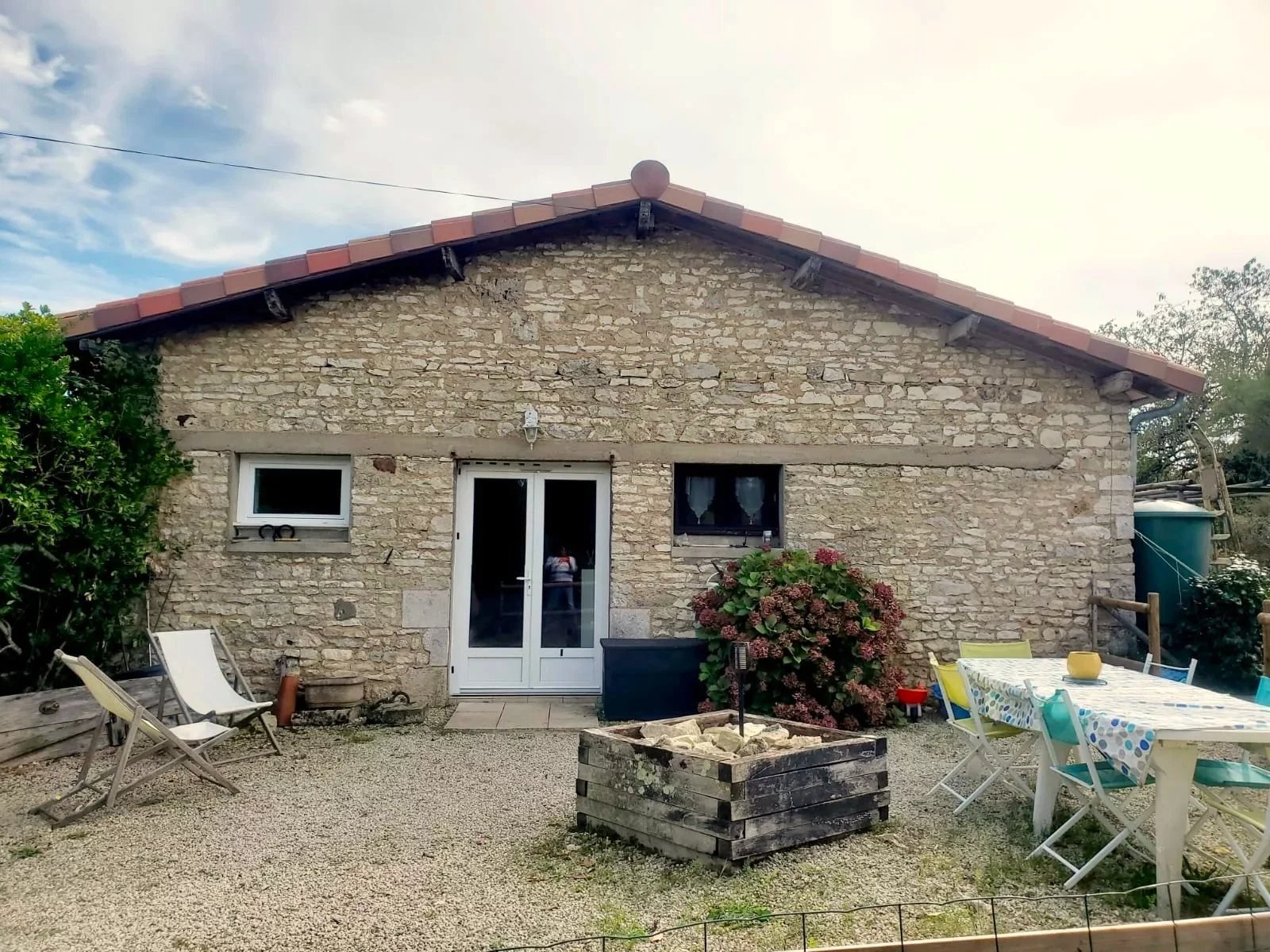 House in L'Isle-Jourdain - view 1