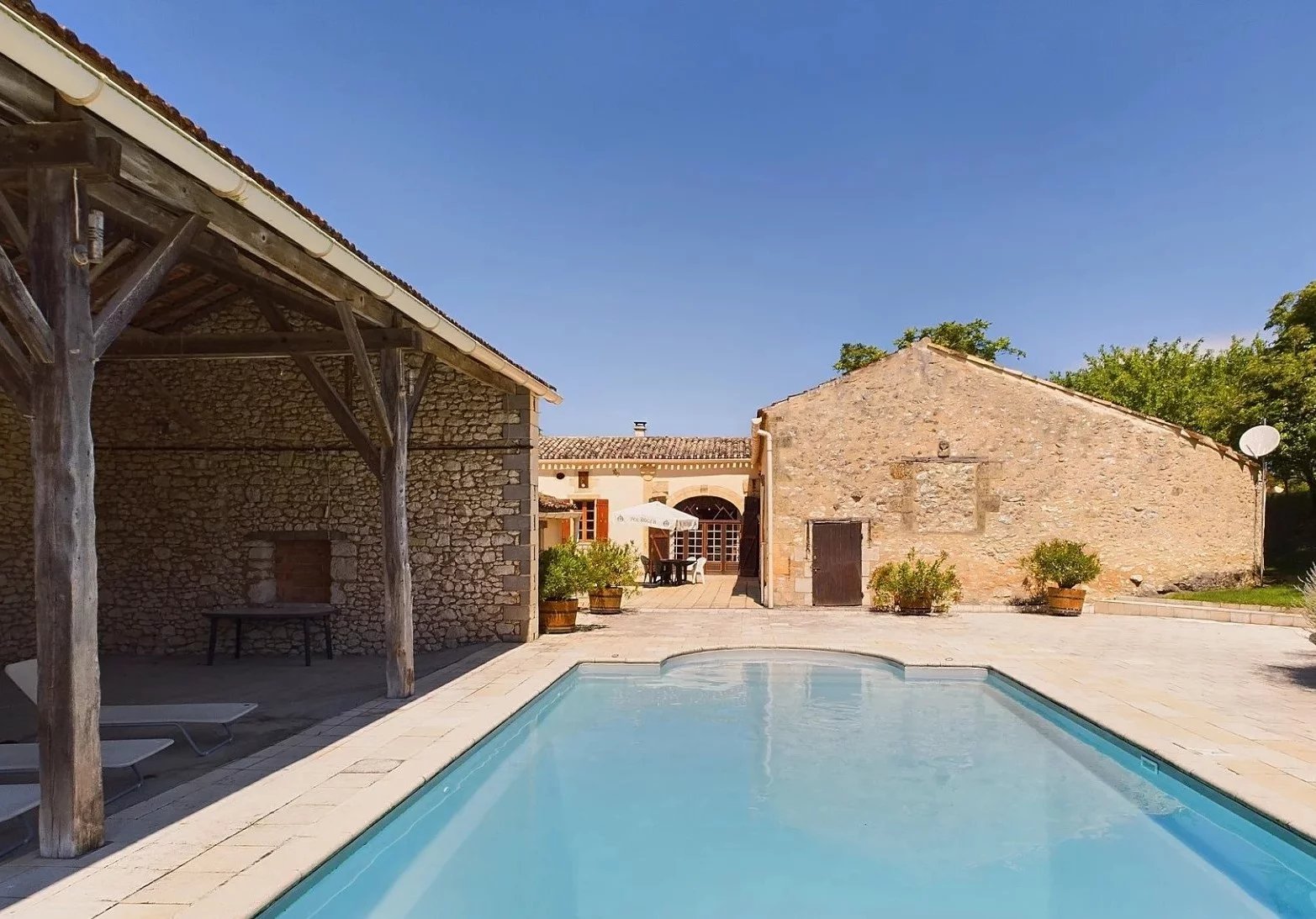 House in Monflanquin - view 1