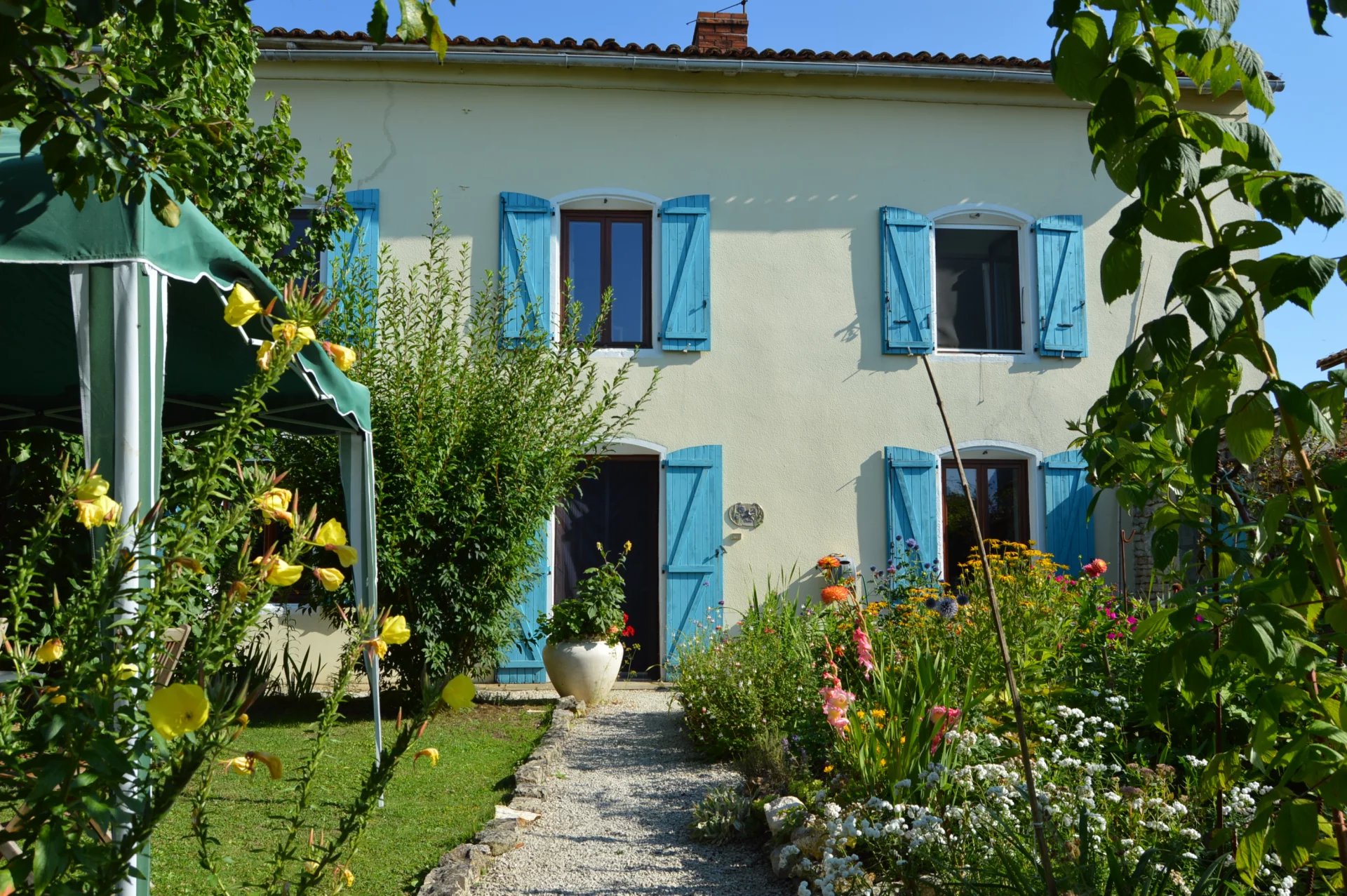 House in Montjean - view 1