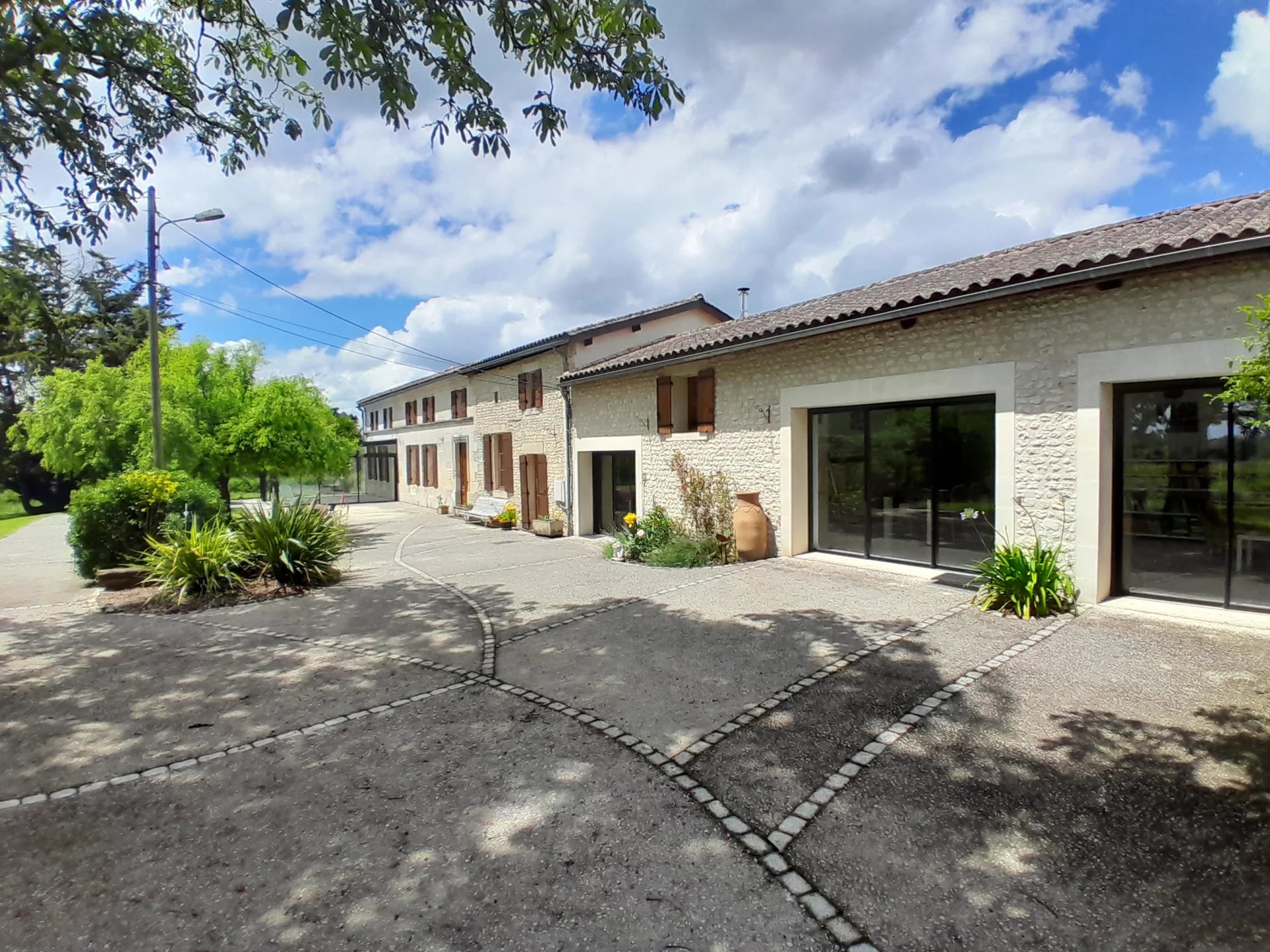 House in Jonzac - view 1