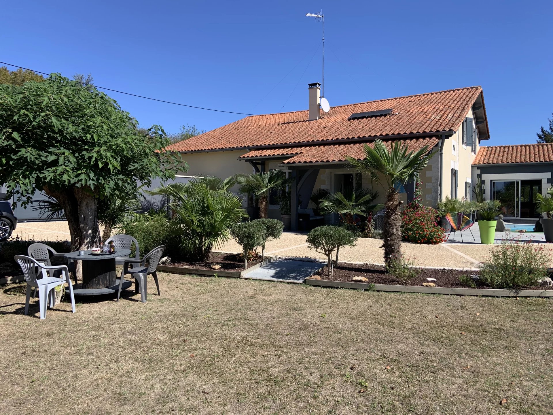 House in Verteillac - view 1
