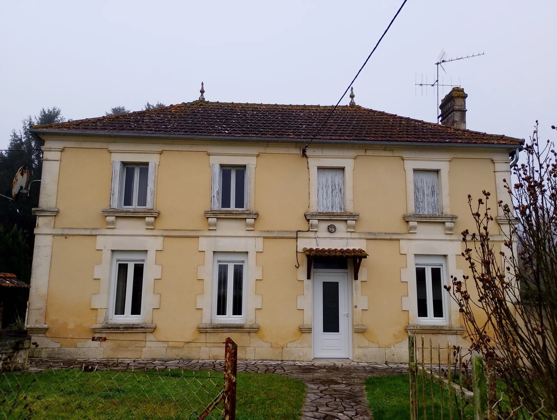 House in Jonzac - view 1