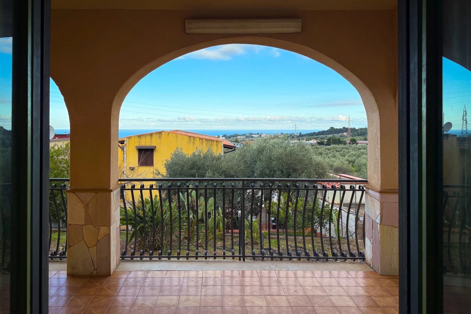 Villa in Altavilla Milicia - view 1
