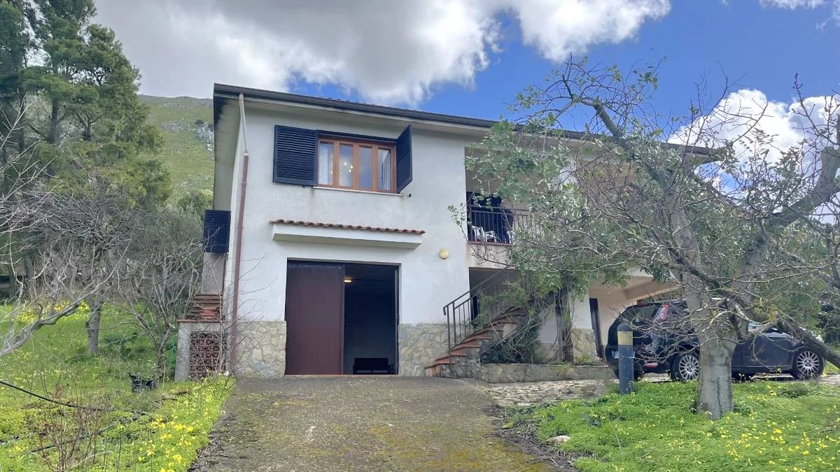 House in Cinisi - view 1