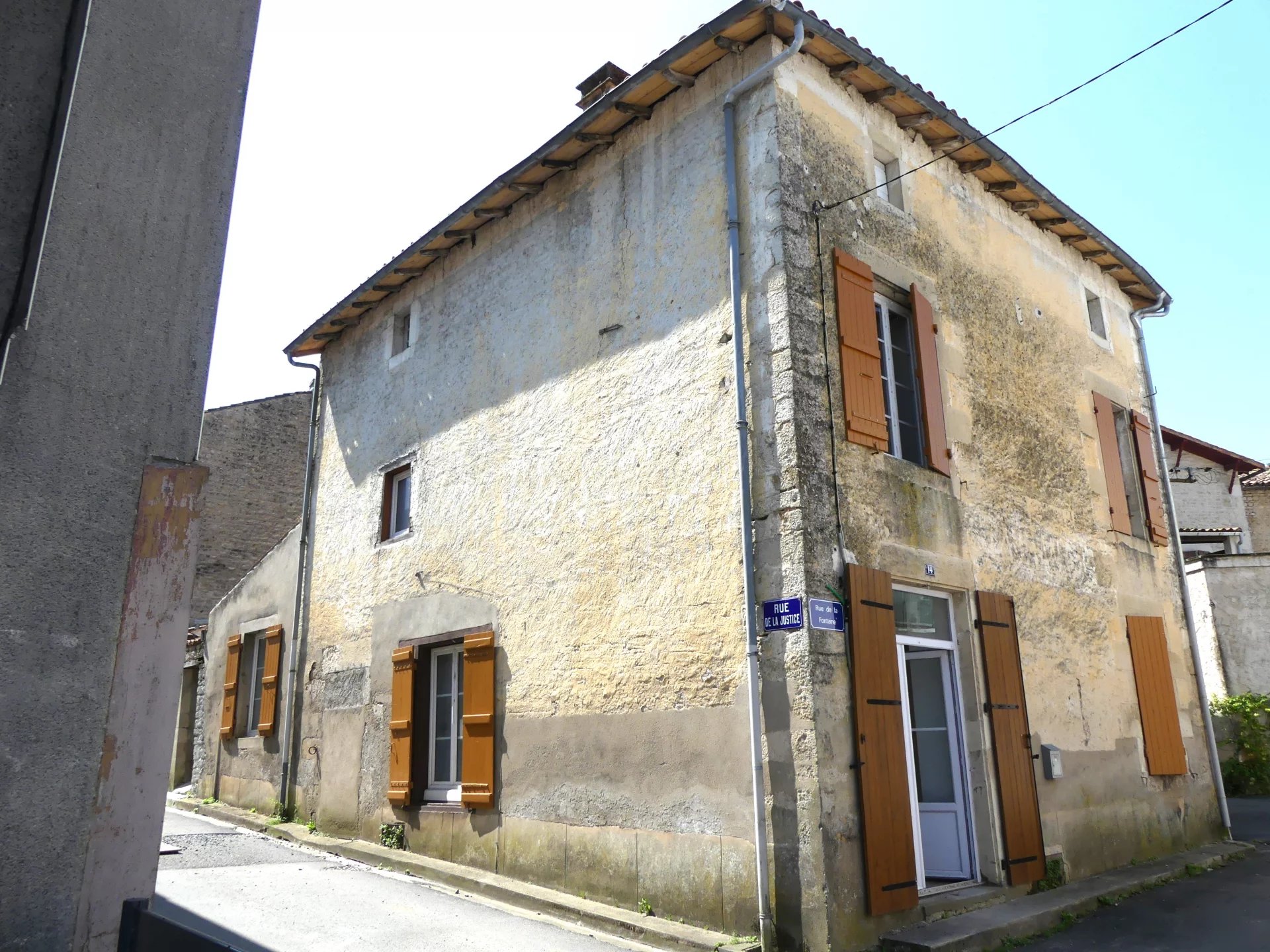 House in Chef-Boutonne - view 1