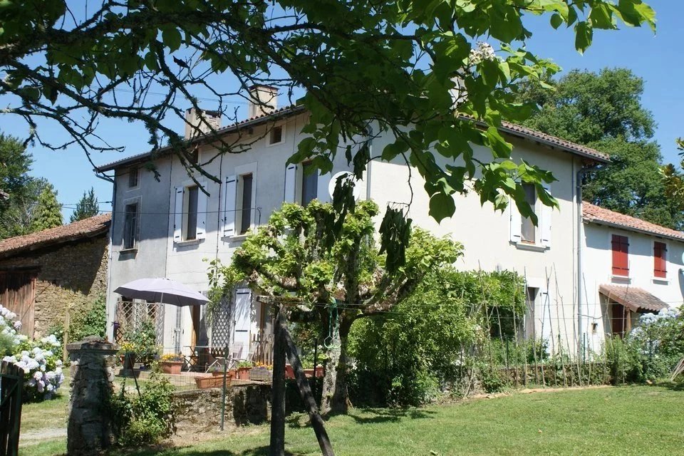 House in Oradour-sur-Vayres - view 1