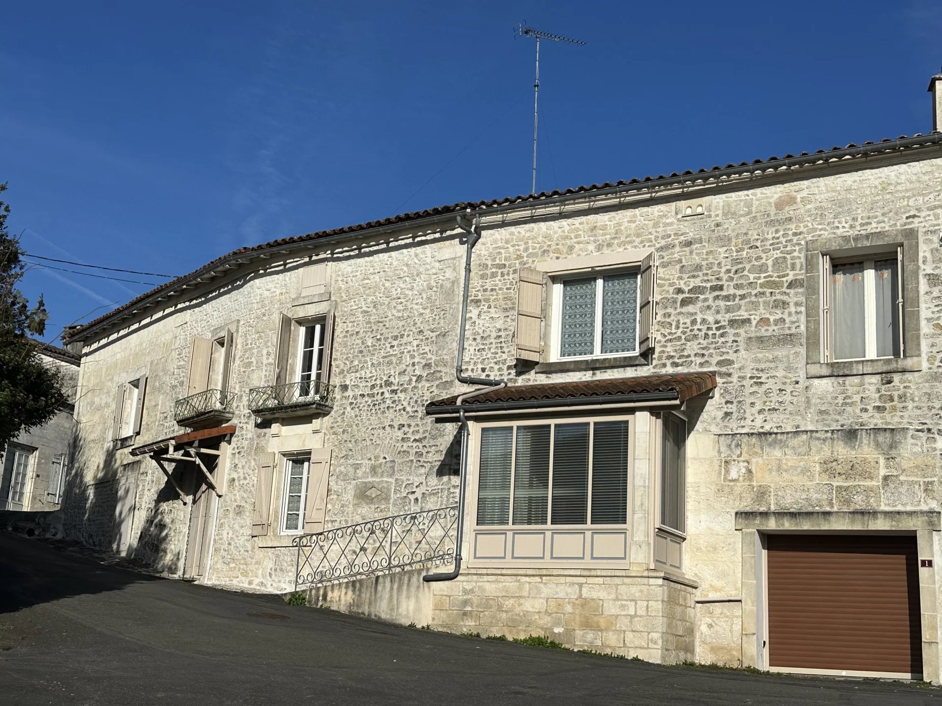 House in Saint-Simon - view 1