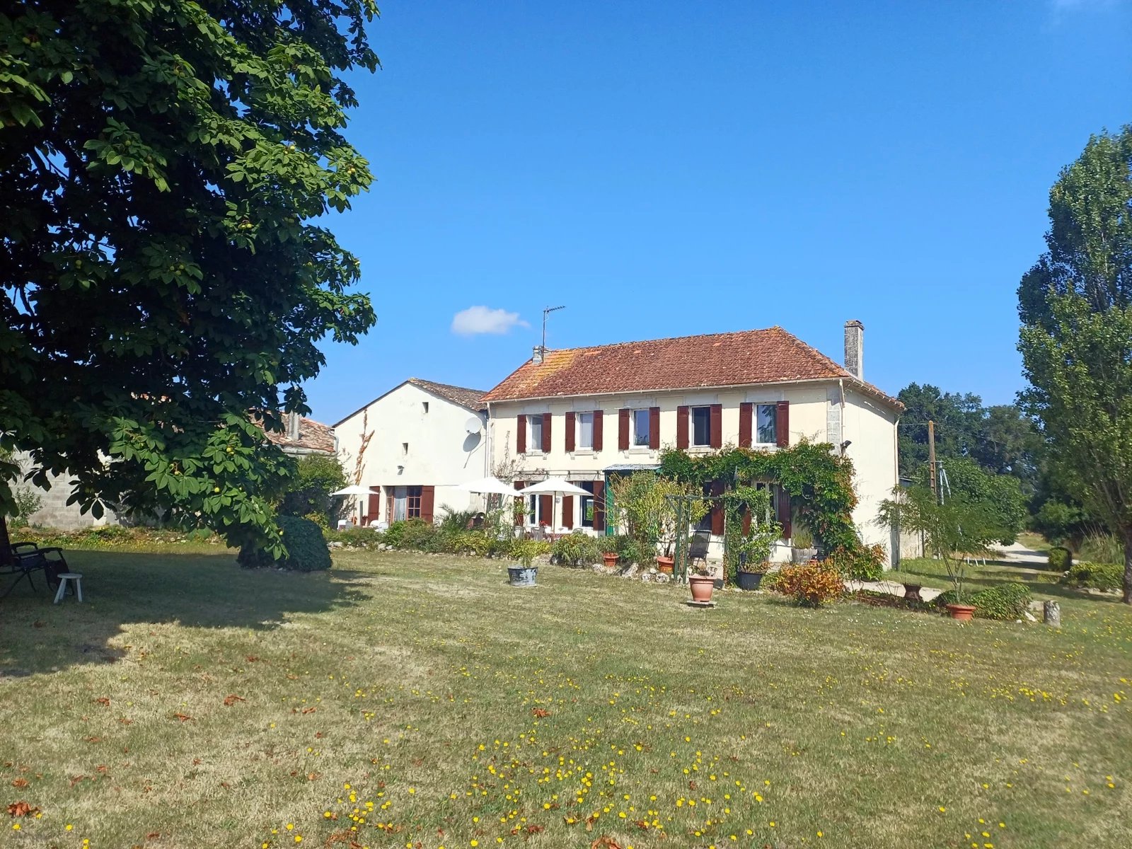 House in Nieul-le-Virouil - view 1