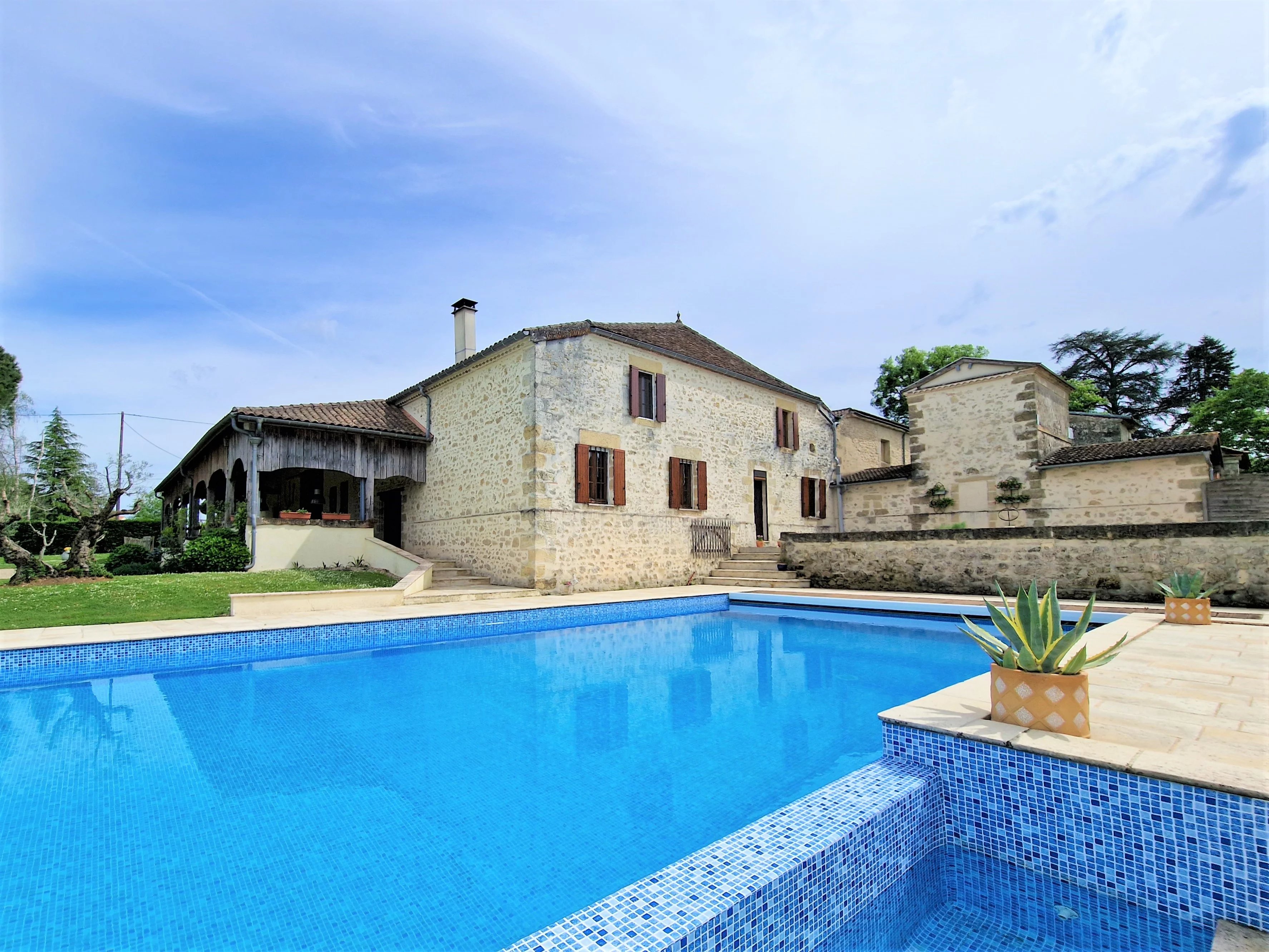 House in Beaupuy - view 1