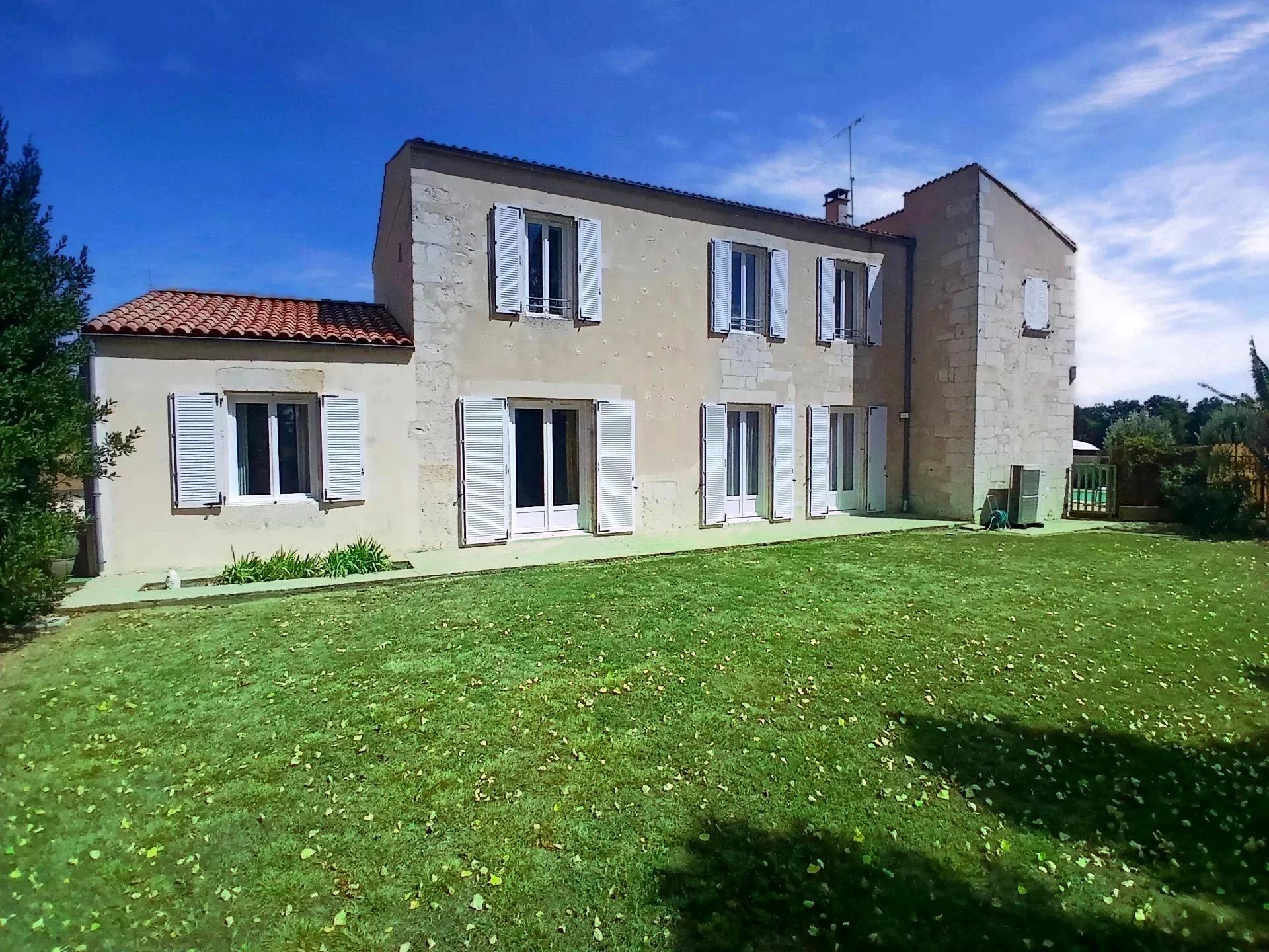 House in Saintes - view 1
