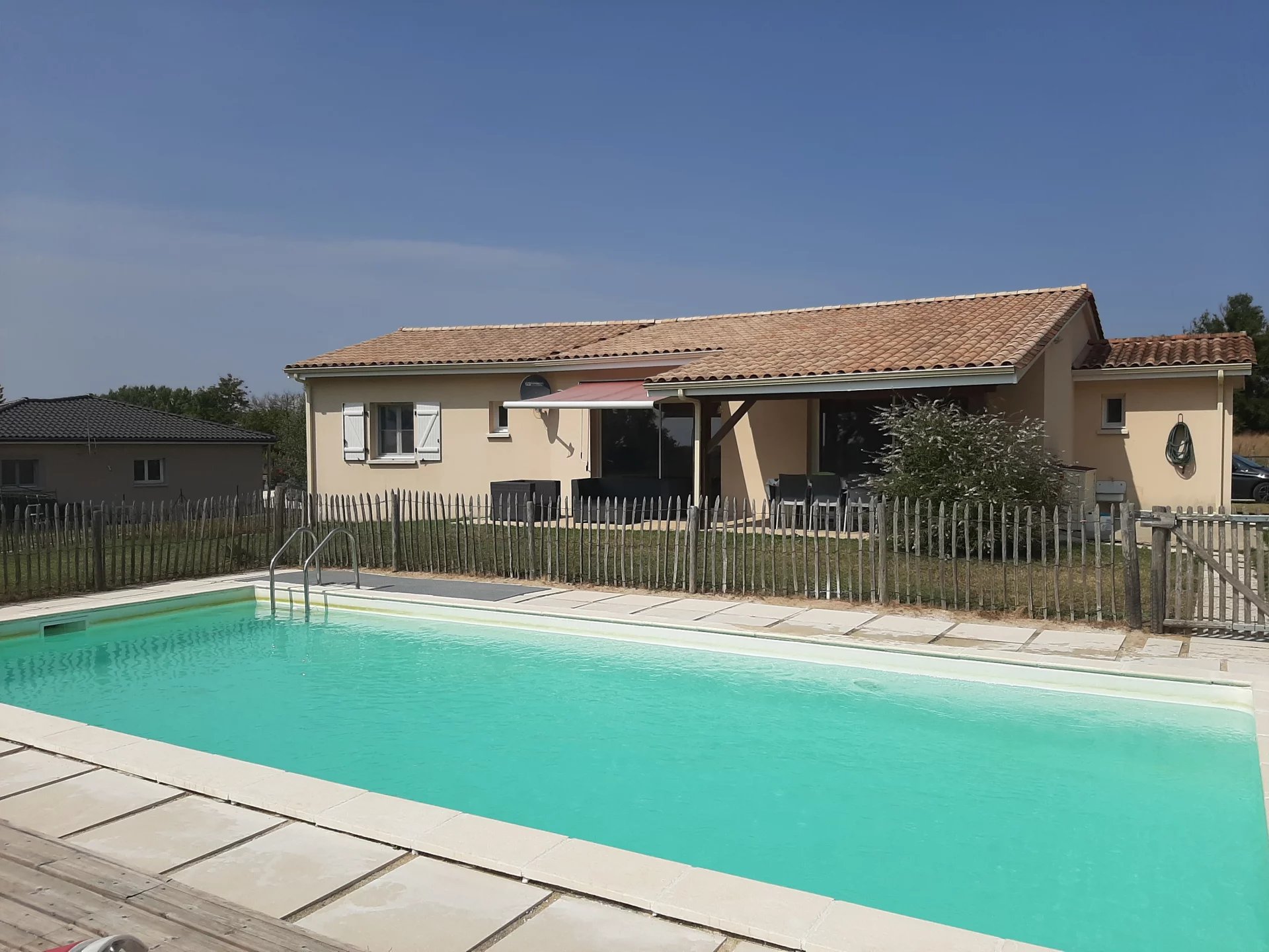 House in Vanxains - view 1