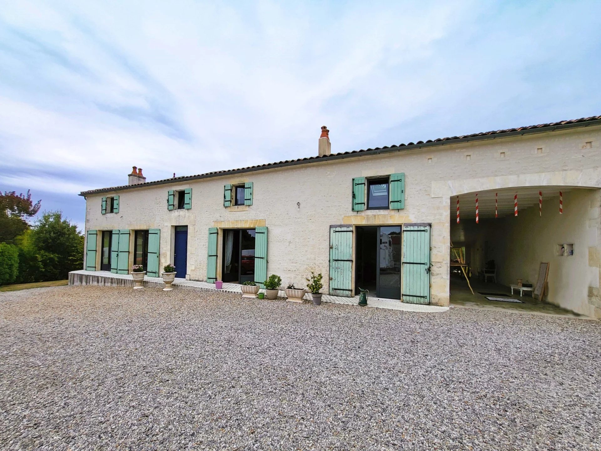 House in Saint-Fort-sur-le-Ne - view 1