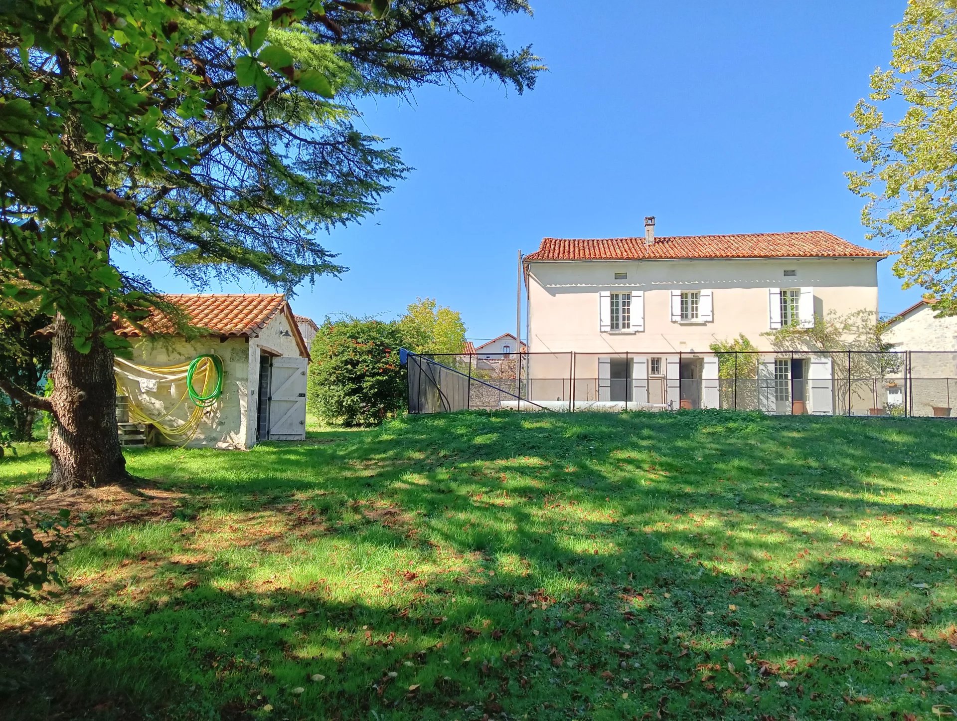 House in La Tour-Blanche-Cercles - view 1