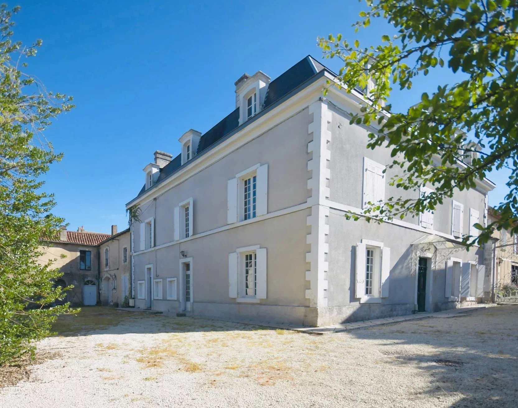 House in Ruffec - view 1