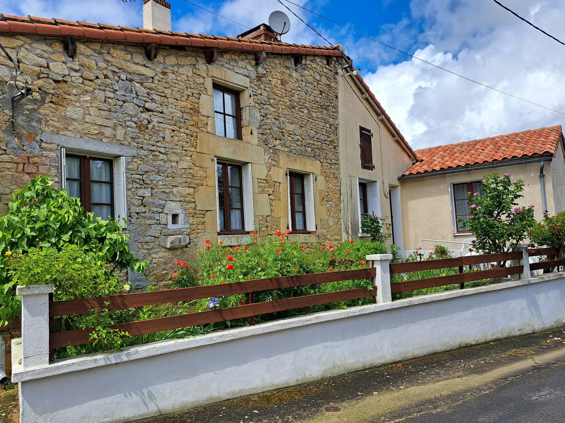 House in Jousse - view 1