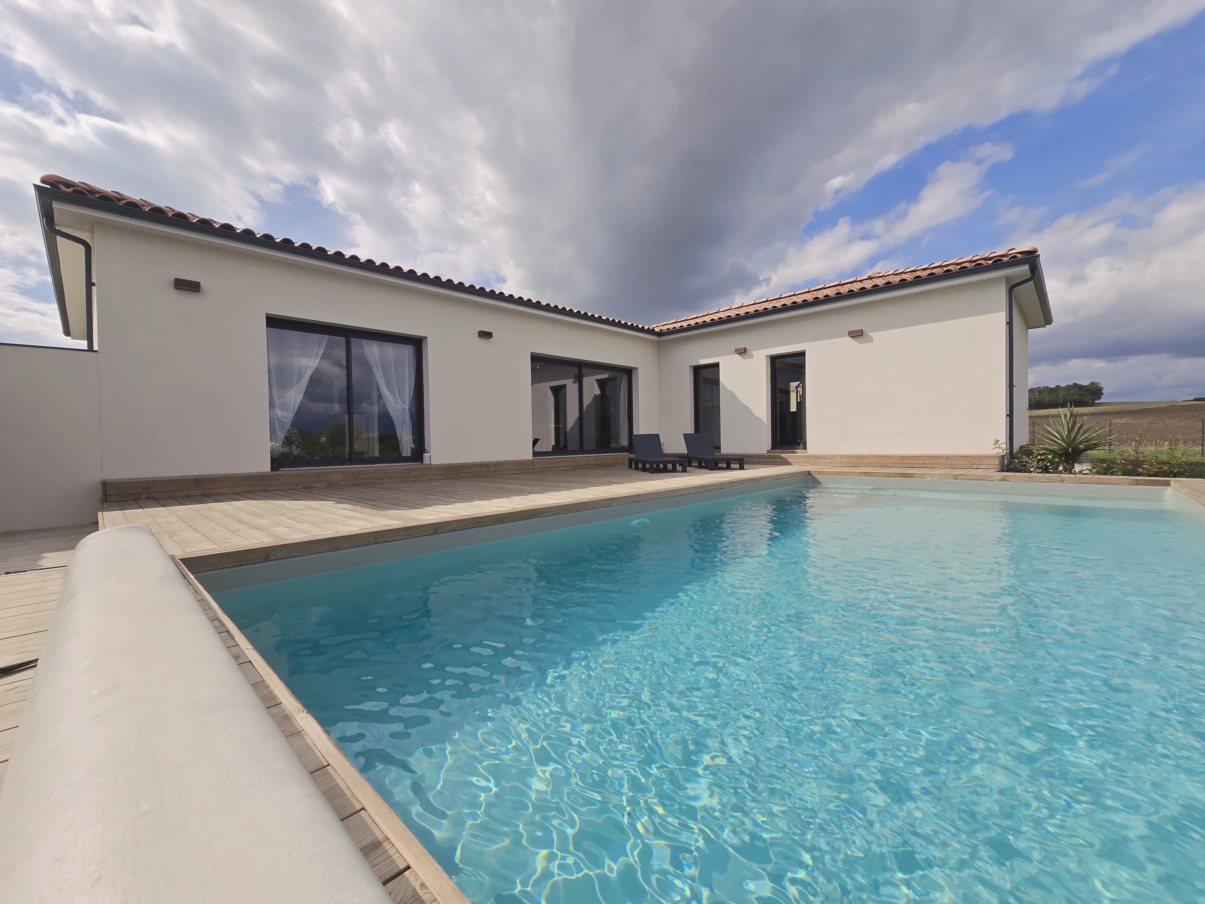 House in Fonroque - view 1