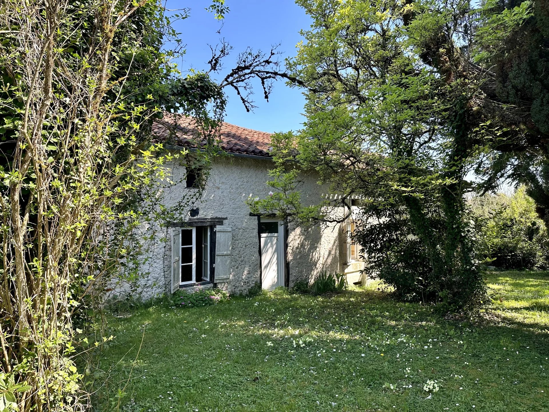 House in Salles-Lavalette - view 1