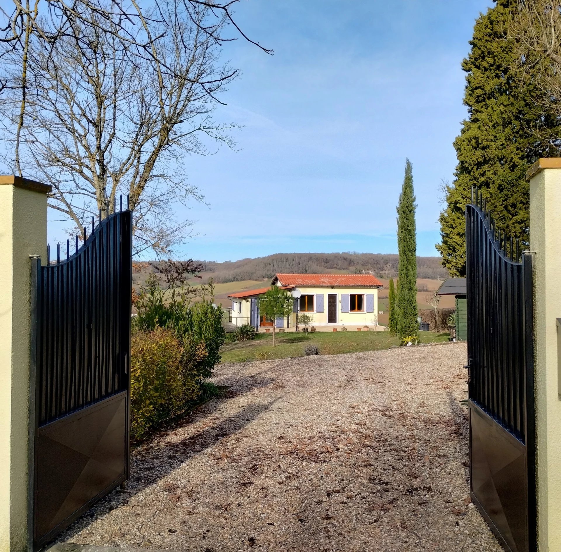 House in Lauzerte - view 1