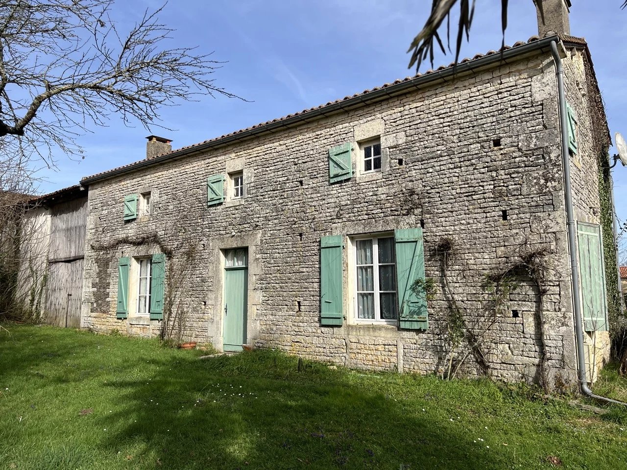 House in Verteuil-sur-Charente - view 1