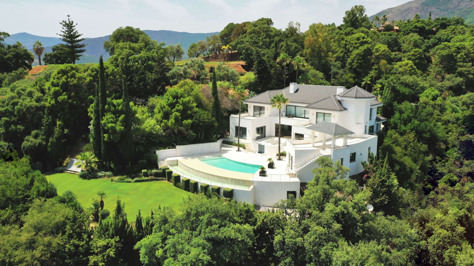Villa in Malaga - view 1