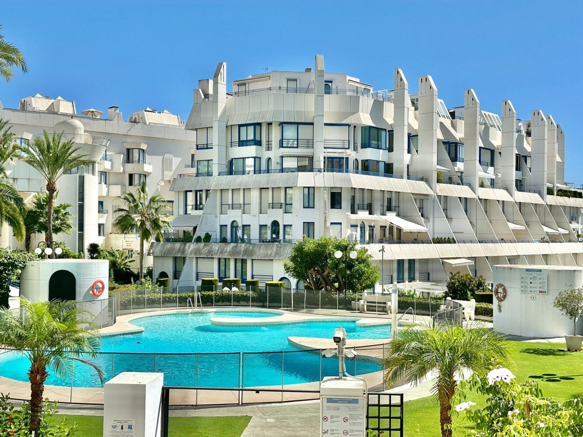 Apartment in Marbella Del Este - view 1
