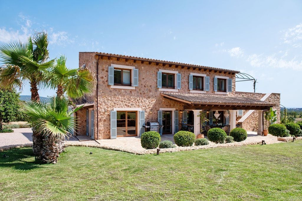 Villa in Santa Maria del Cami - view 1
