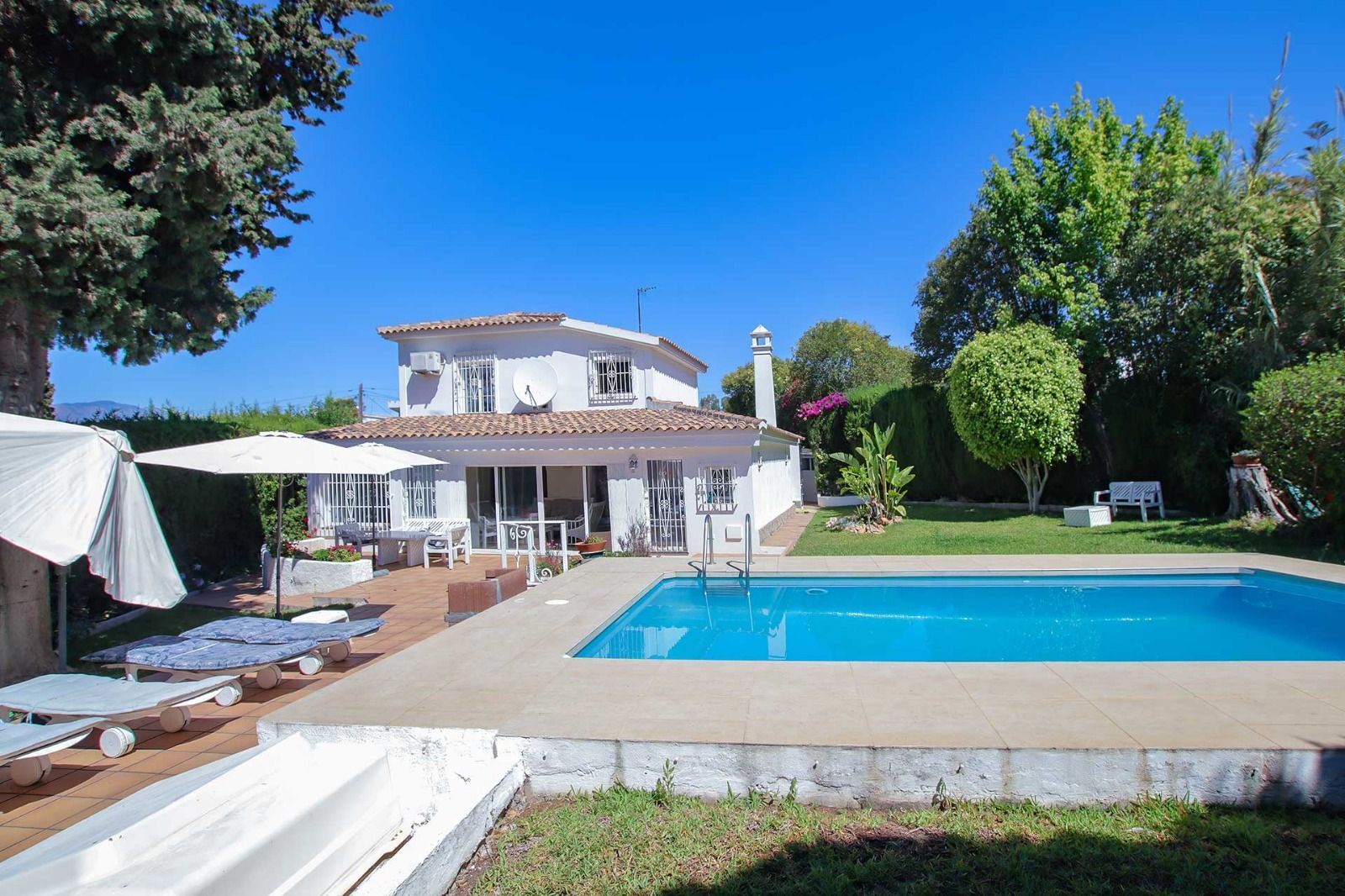 Villa in San Pedro de Alcantara - view 1