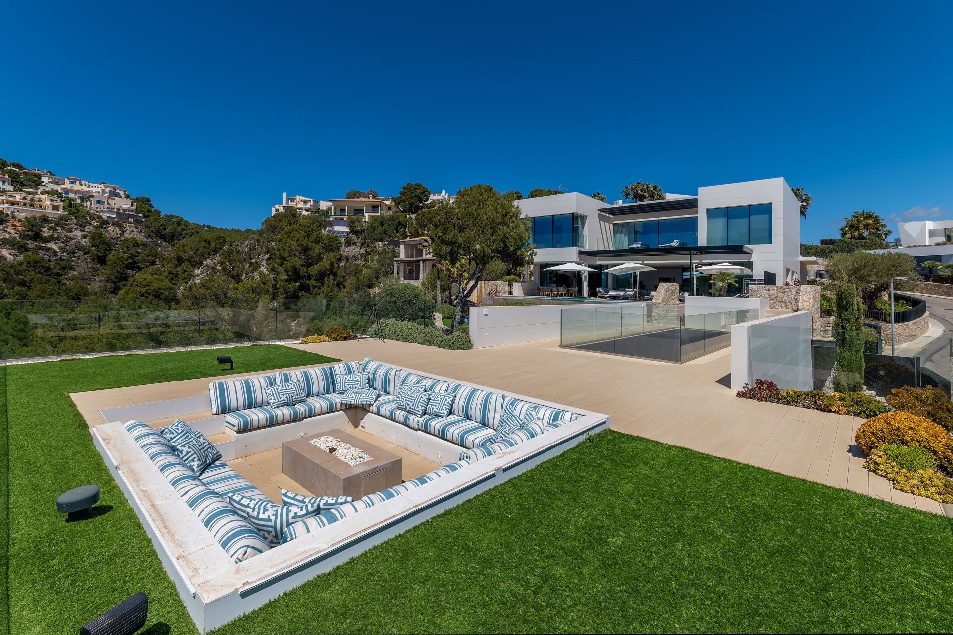 Villa in Port d'Andratx - view 1