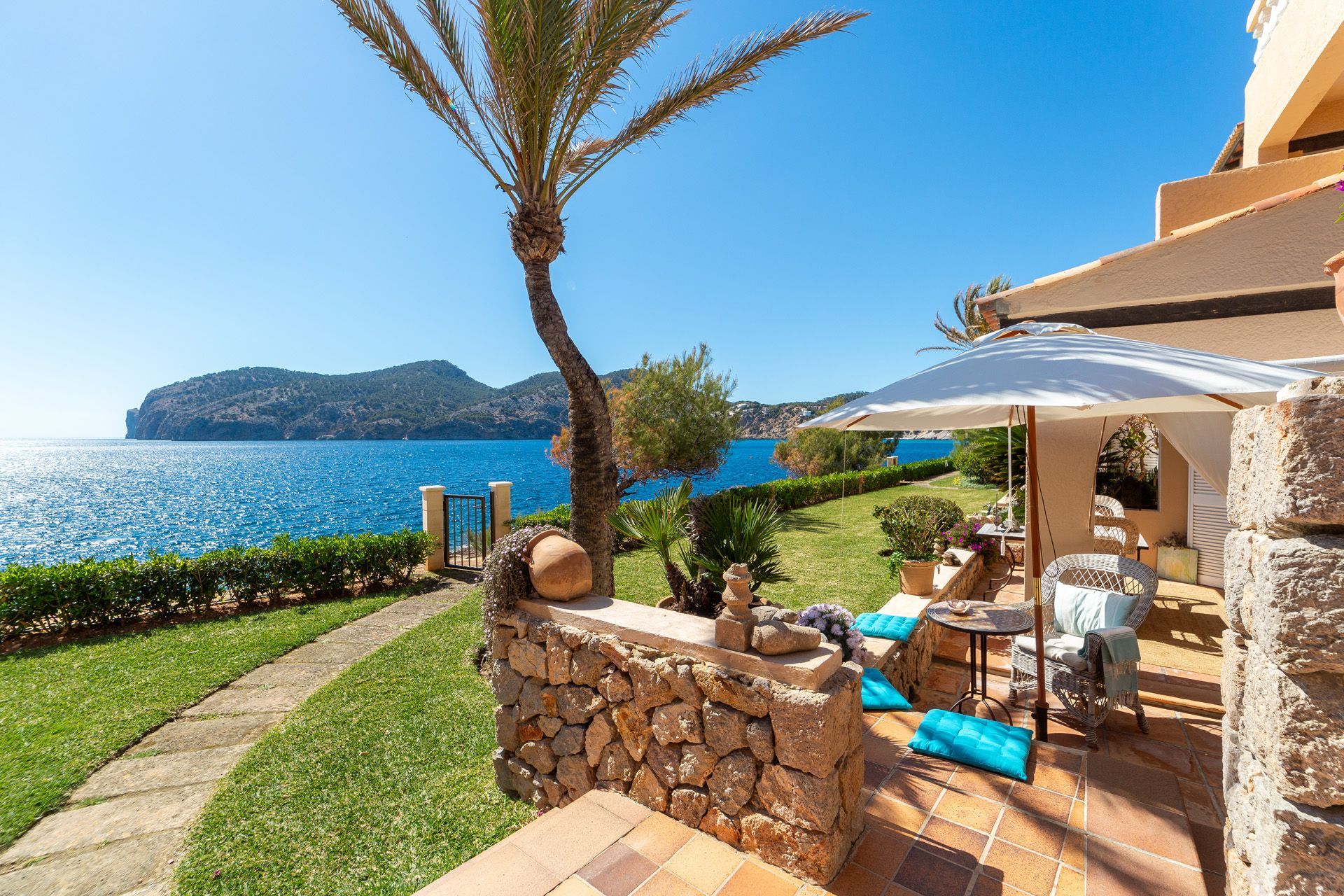 Apartment in Camp de Mar - view 1