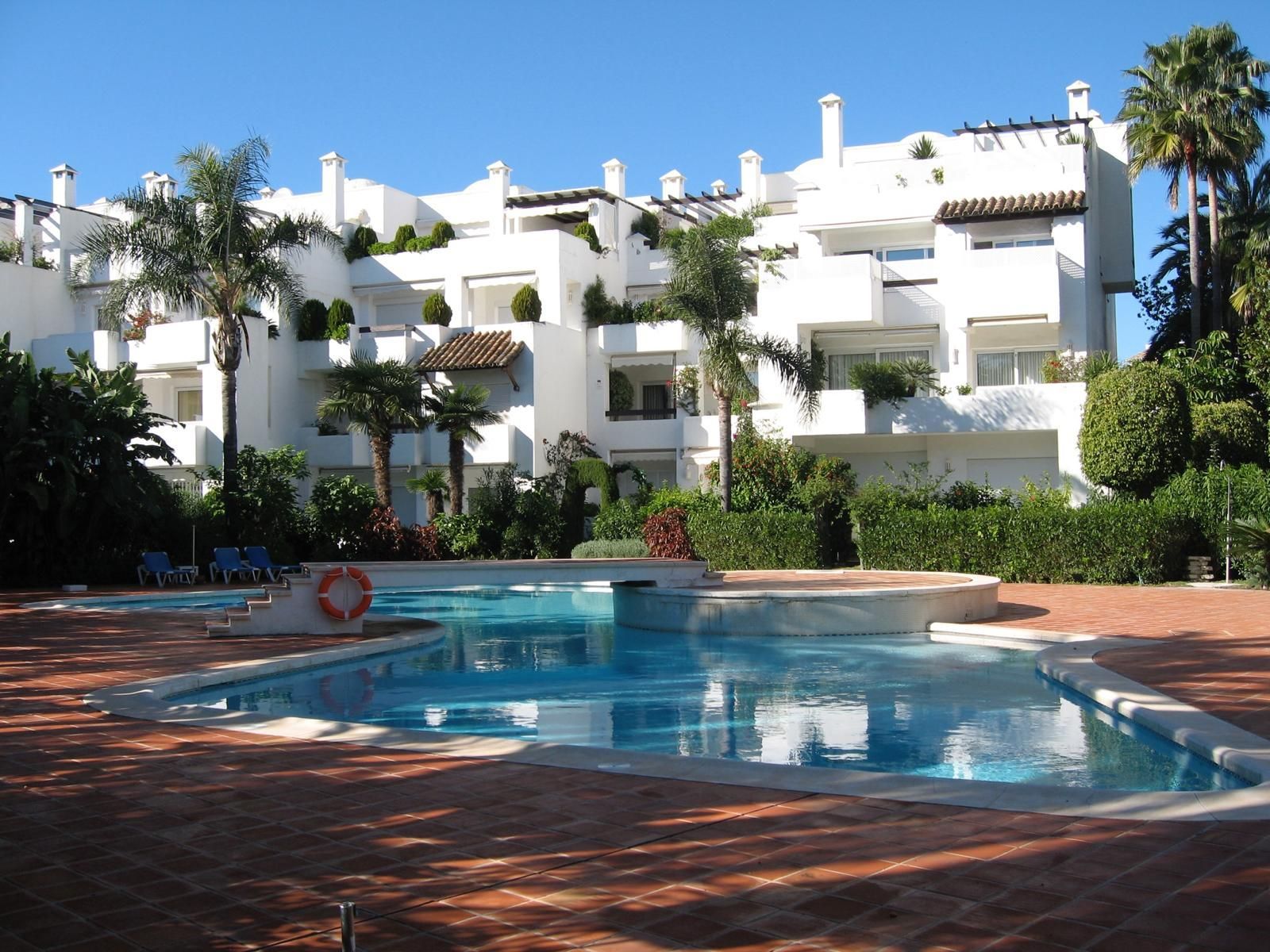 Apartment in Marbella Del Este - view 1