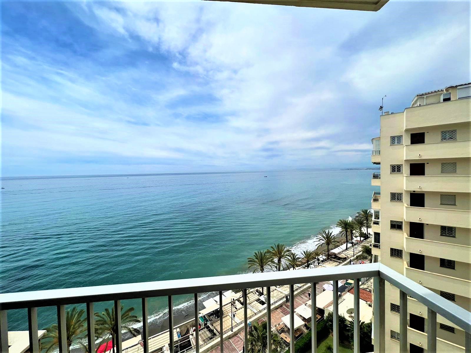 Apartment in Marbella Del Este - view 1