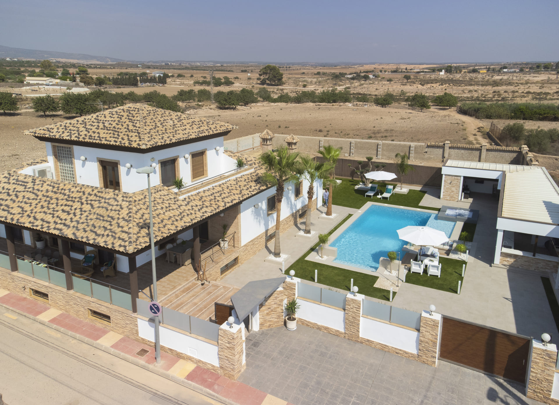 Villa in Santa Cruz - view 1