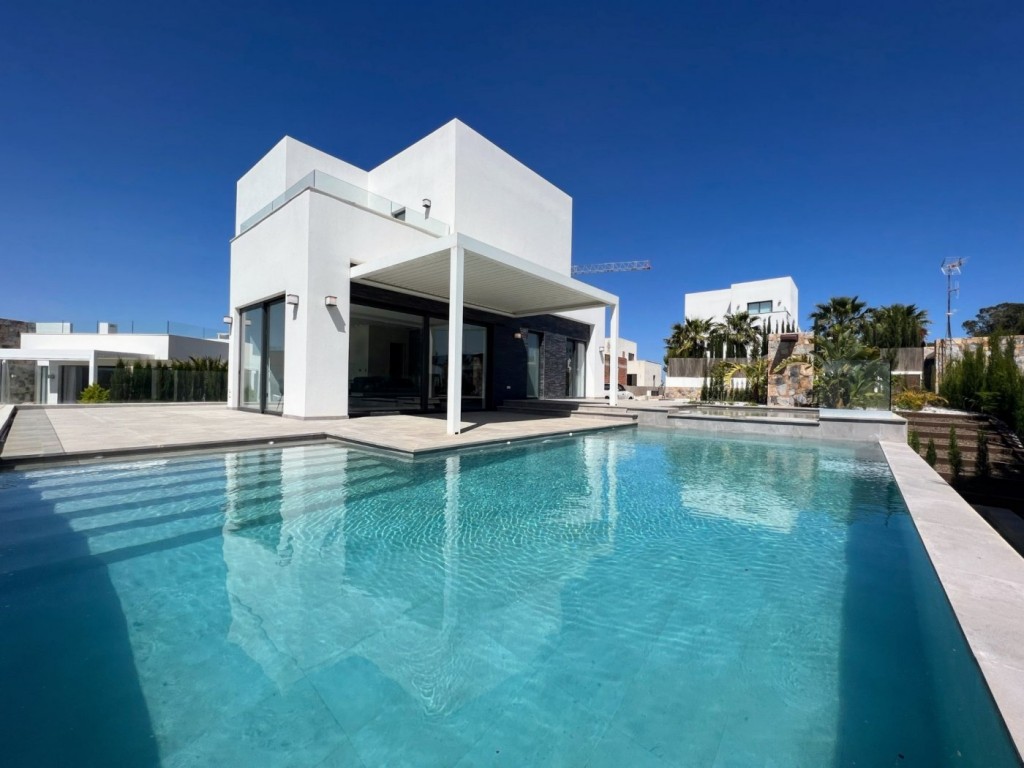 Villa in San Miguel de Salinas - view 1