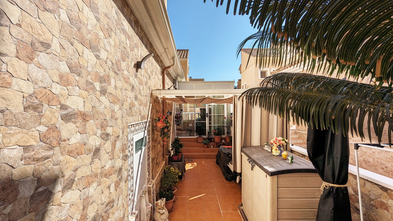 House in Guardamar del Segura - view 1