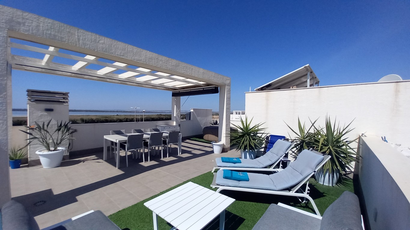 House in Urbanizacion El Raso - view 1