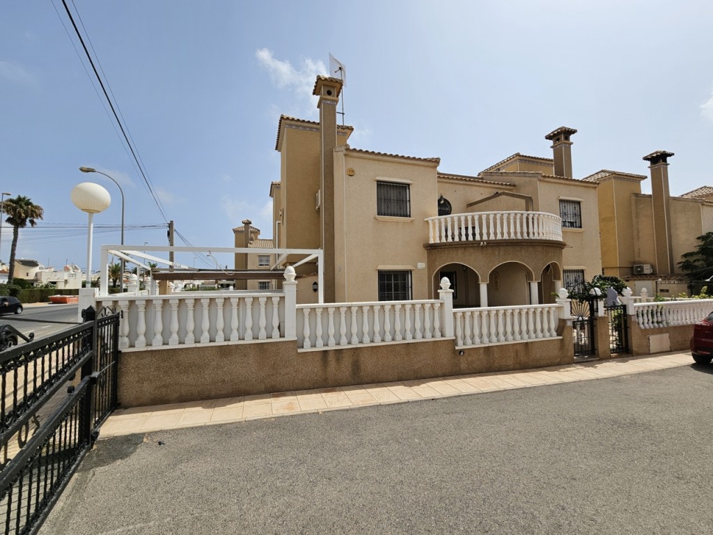 House in Urbanizacion los Balcones - view 1