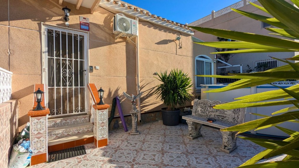 House in Alicante - view 1