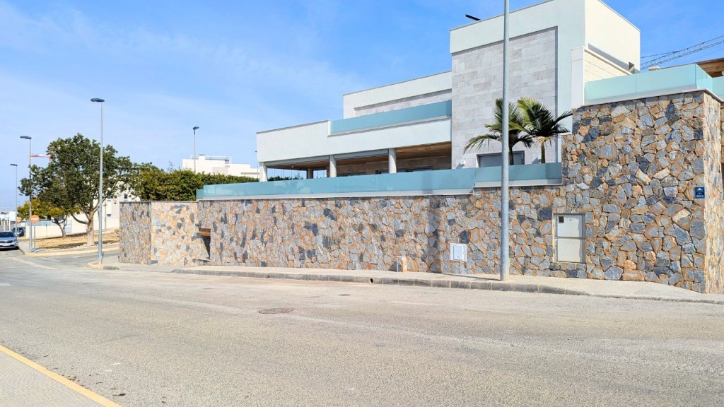 House in Alicante - view 1