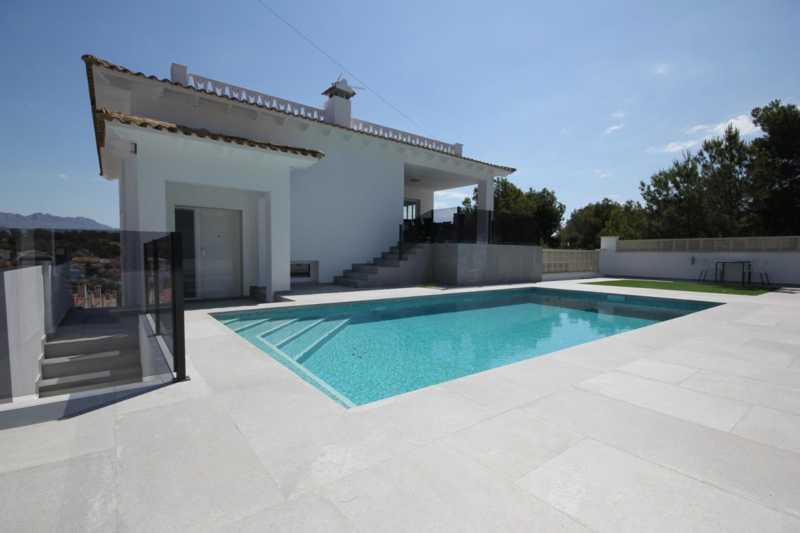 Villa in La Nucia - view 1